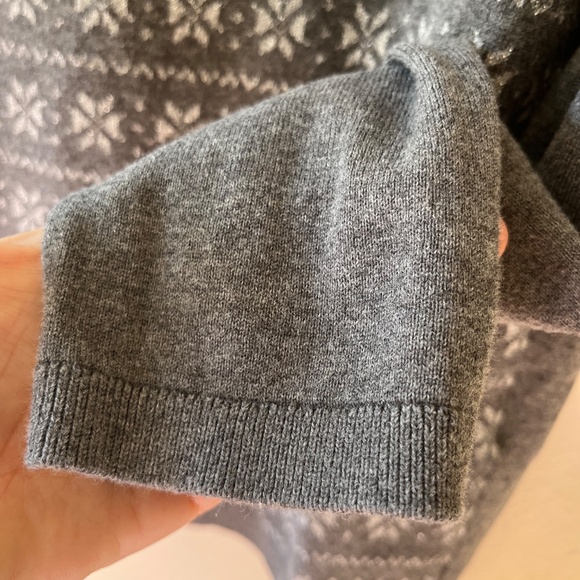 Nautica Sz M Snowflake Print V Neck Gray Sweater Pullover Stretch - Picture 6 of 10